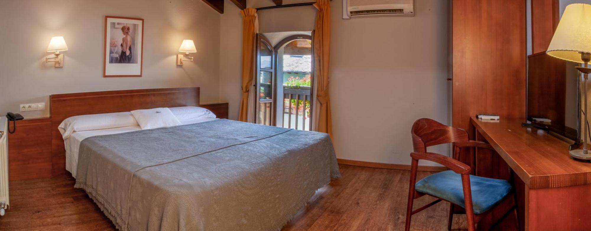 Fonda Merce 3* Llivia